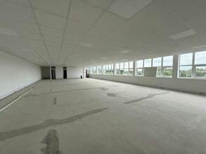 53-55 Burrfields Rd, Portsmouth to rent Interior Photo- Image 2 of 8