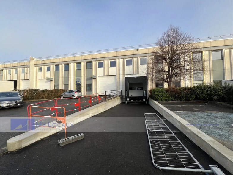 Industrial in Gennevilliers to rent - Building Photo - Image 1 of 15
