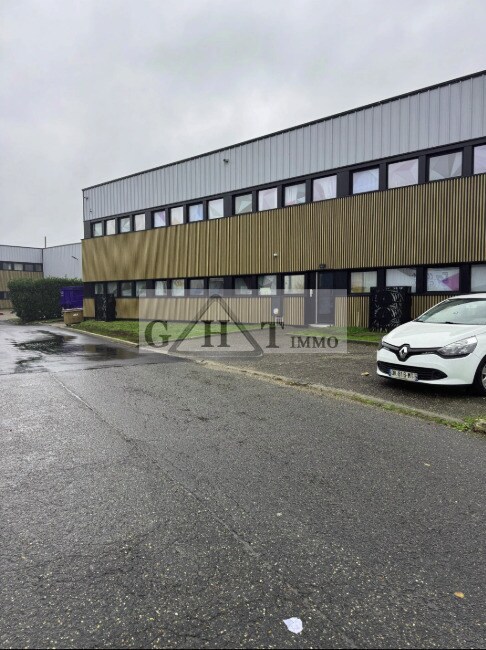 Industrial in Villeneuve-la-Garenne to rent Building Photo- Image 1 of 9