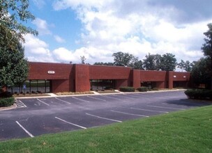 2046 W Park Pl, Stone Mountain, GA for rent Building Photo- Image 1 of 6