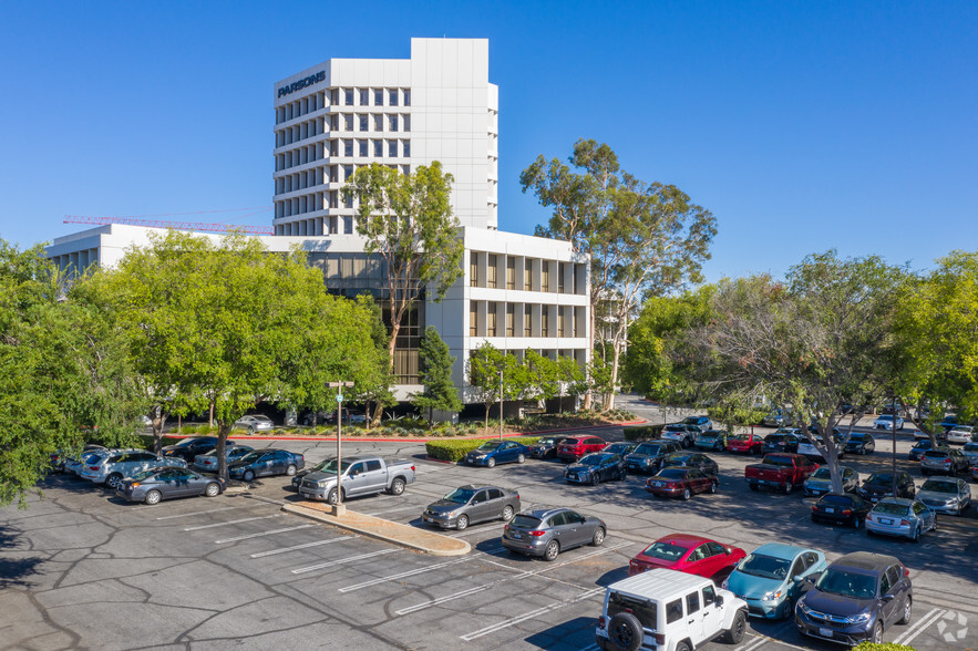 100 W Walnut St, Pasadena, CA for rent - Building Photo - Image 3 of 15