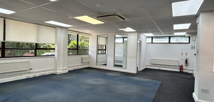 Portland Rd, East Grinstead to rent Interior Photo- Image 1 of 3