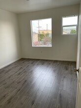 827 E Jefferson Blvd, Los Angeles, CA for rent Interior Photo- Image 1 of 6