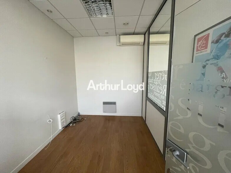 Retail in Châlons-en-Champagne for sale - Interior Photo - Image 2 of 8