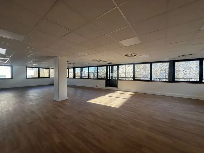 Office in La Garenne-Colombes for sale Building Photo- Image 1 of 19