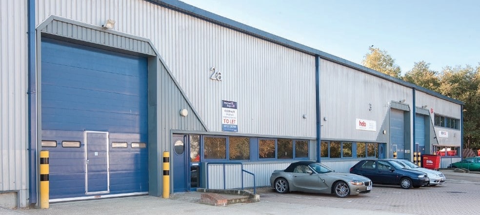 Imberhorne Ln, East Grinstead to rent - Building Photo - Image 3 of 9