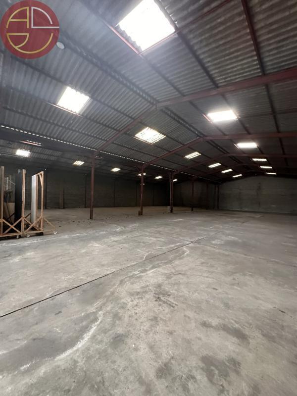 Industrial in Saint-Alban to rent Interior Photo- Image 1 of 7