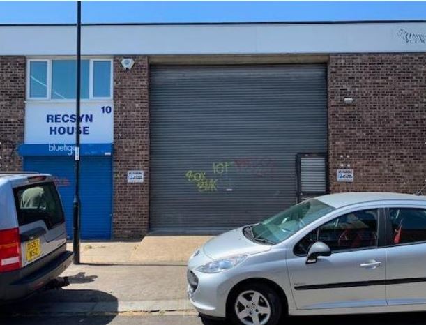 10 Willow Way, London for sale - Primary Photo - Image 1 of 1