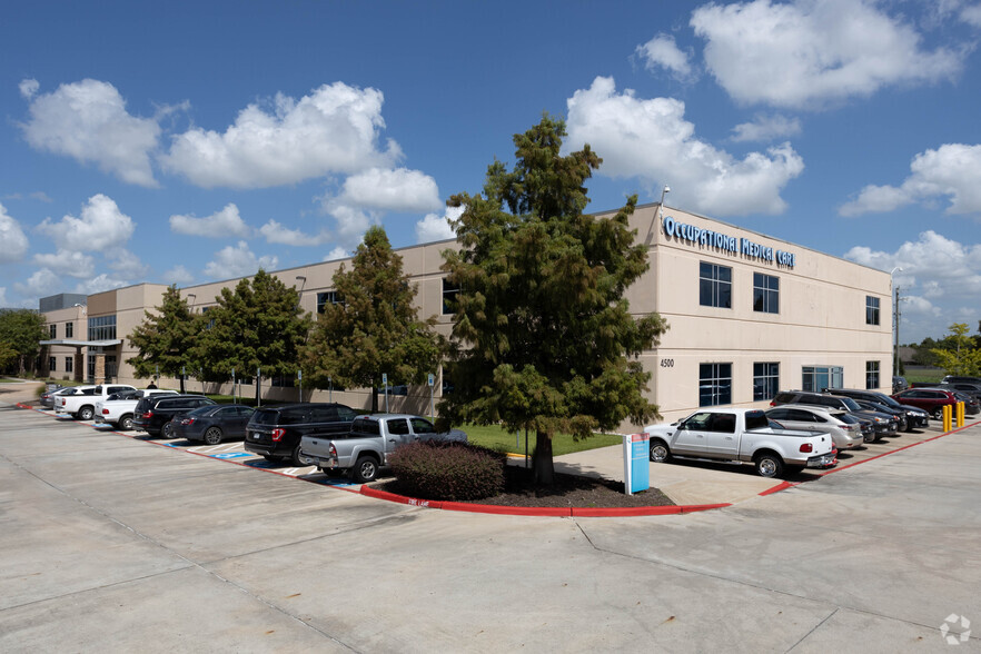 4500 E Sam Houston Pky S, Pasadena, TX for rent - Building Photo - Image 2 of 6