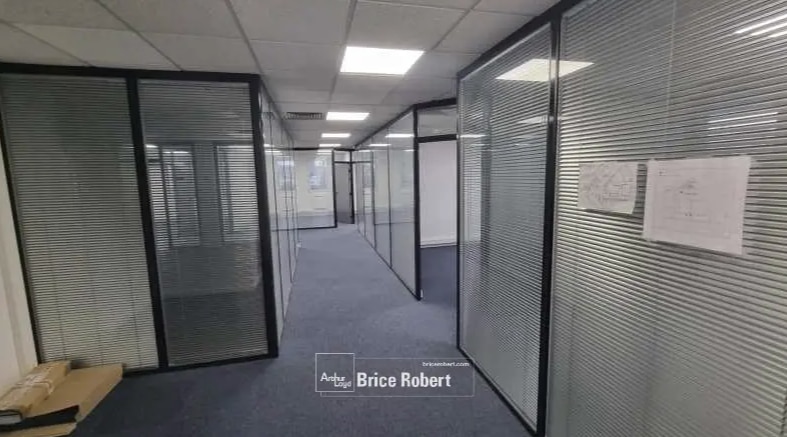 Office in Lyon to rent Interior Photo- Image 1 of 9