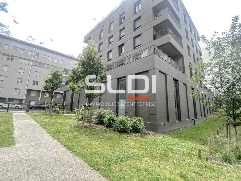 15/25 Rue Edouard Aynard, Villeurbanne to rent - Building Photo - Image 2 of 5
