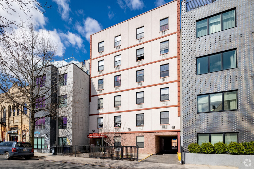 1251 Dekalb Ave, Brooklyn, NY for sale - Primary Photo - Image 1 of 6