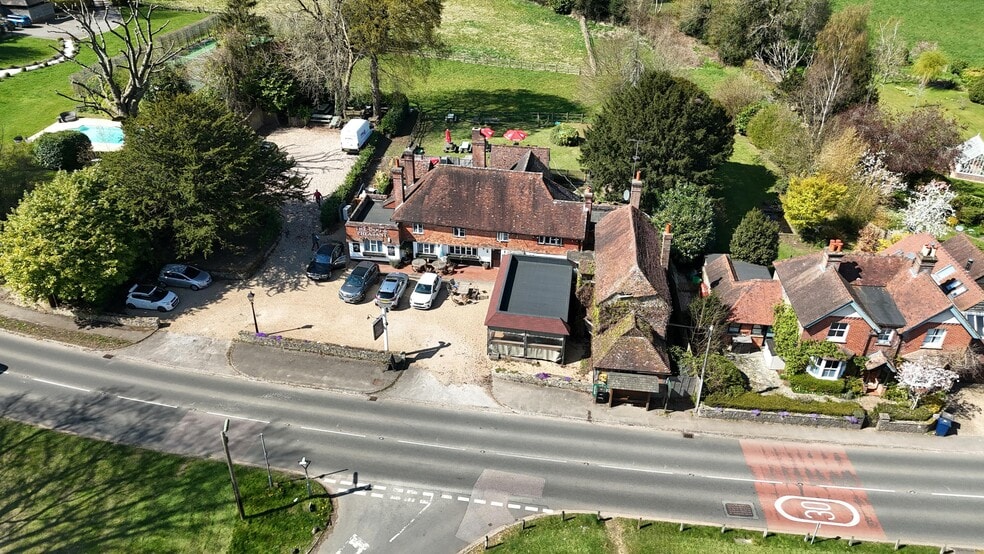 Haslemere Rd, Godalming to rent - Aerial - Image 3 of 9
