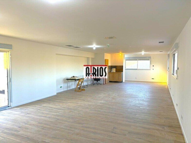 Light Industrial in LA MOUTONNE to rent - Interior Photo - Image 3 of 5