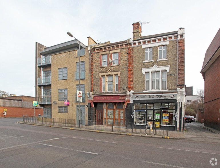 31 Clapham Park Rd, London to rent - Building Photo - Image 2 of 4