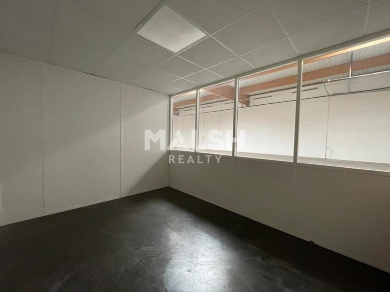 15-17 Rue Emile Zola, Décines-Charpieu to rent - Interior Photo - Image 3 of 7