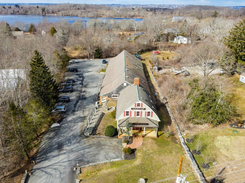 3913 Main Rd, Tiverton, RI for sale - Building Photo - Image 1 of 1