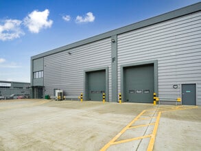 Leeside Rd, London to rent Building Photo- Image 1 of 6