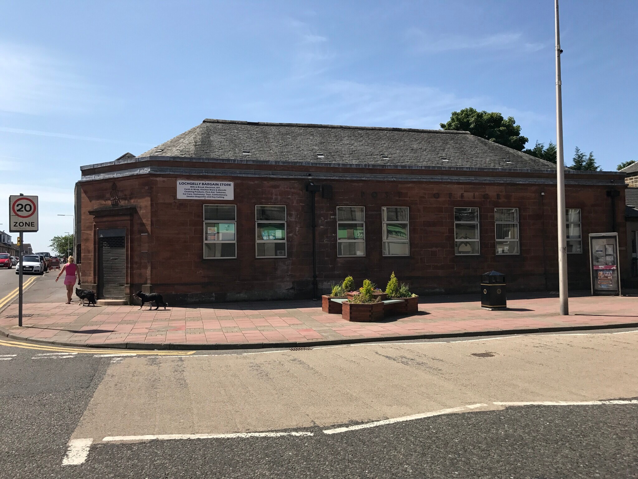 61 Bank St, Lochgelly to rent Building Photo- Image 1 of 8