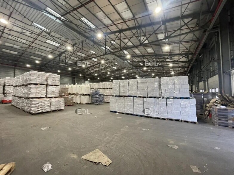 Industrial in Gennevilliers to rent - Building Photo - Image 3 of 5