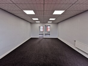 Taylors Ct, Rotherham to rent Interior Photo- Image 2 of 2