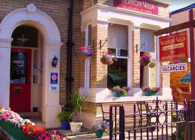 2 Vernon Rd, Bridlington for sale - Primary Photo - Image 1 of 1