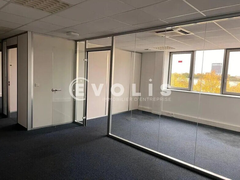 Office in Bordeaux to rent - Interior Photo - Image 2 of 7