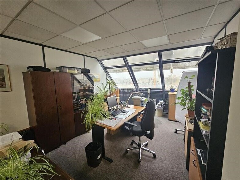 Office in Pantin to rent - Interior Photo - Image 1 of 12