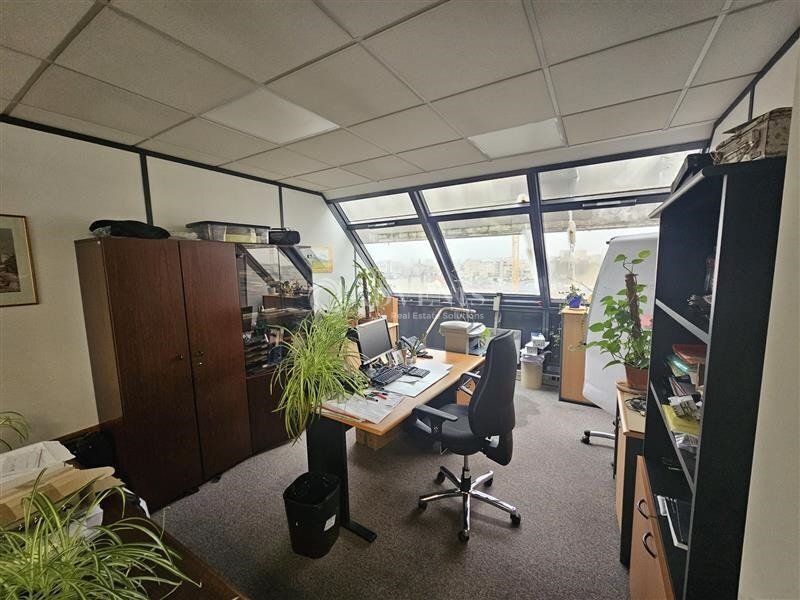 Office in Pantin to rent Interior Photo- Image 1 of 13