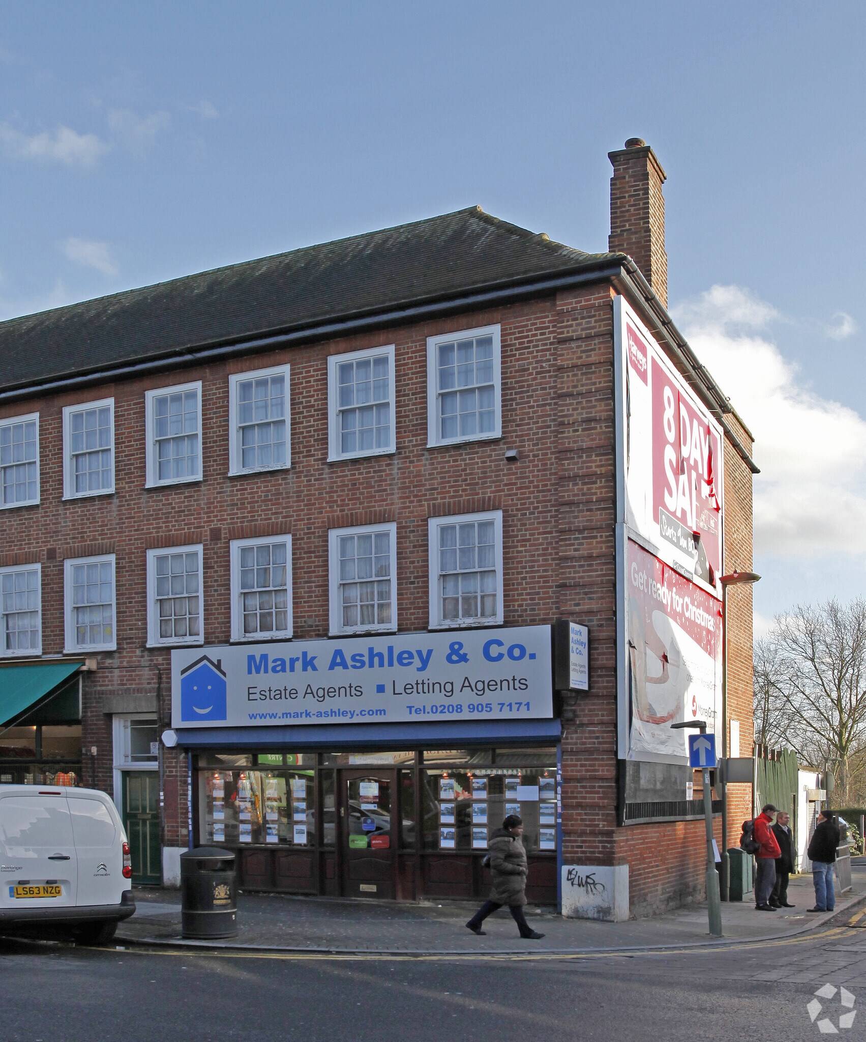 70 Watling Ave, Edgware for sale Primary Photo- Image 1 of 1