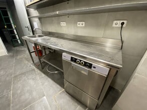 Retail in Barcelona, Barcelona to rent Interior Photo- Image 2 of 2