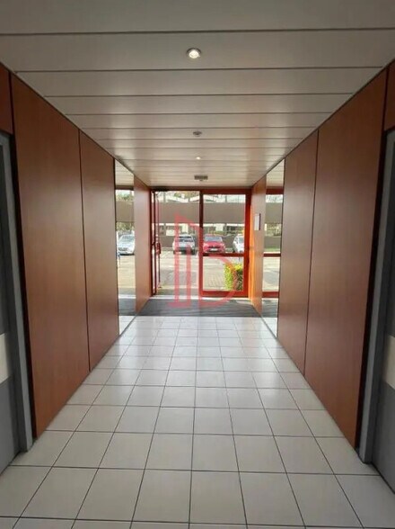 Office in Gradignan to rent - Lobby - Image 3 of 6