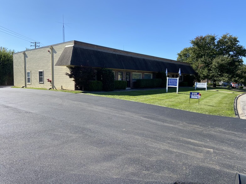 260 Crossfield Dr, Versailles, KY for sale - Building Photo - Image 1 of 1