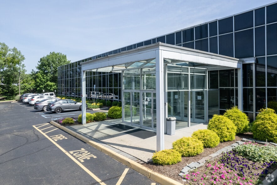 535 E Crescent Ave, Ramsey, NJ to rent - Building Photo - Image 3 of 5