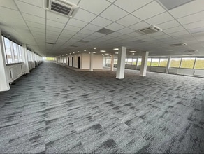 10 Promenade Du Val Maurois, Cergy to rent Interior Photo- Image 1 of 2