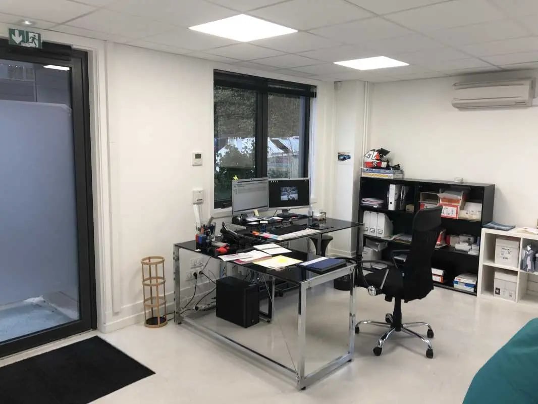 12 Chemin Des Gorges, Dardilly to rent Interior Photo- Image 1 of 9