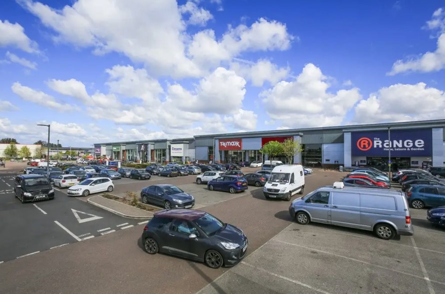 Topham Dr, Liverpool to rent - Building Photo - Image 2 of 8