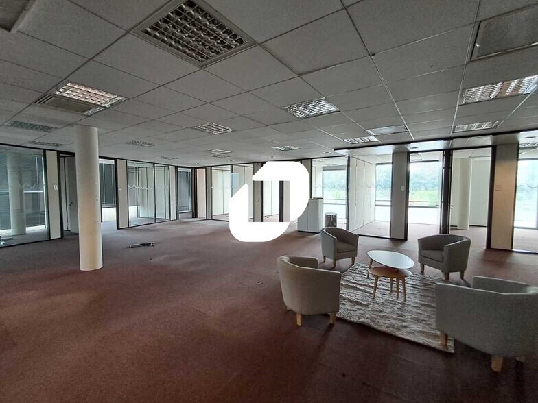 Office in Vélizy-Villacoublay to rent - Interior Photo - Image 3 of 6