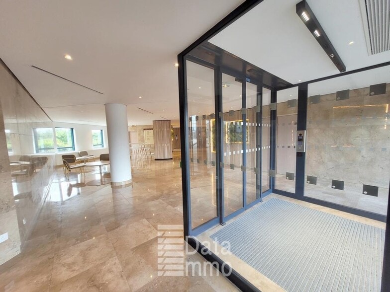 10 Allée Bienvenue, Noisy-le-Grand to rent - Interior Photo - Image 3 of 11
