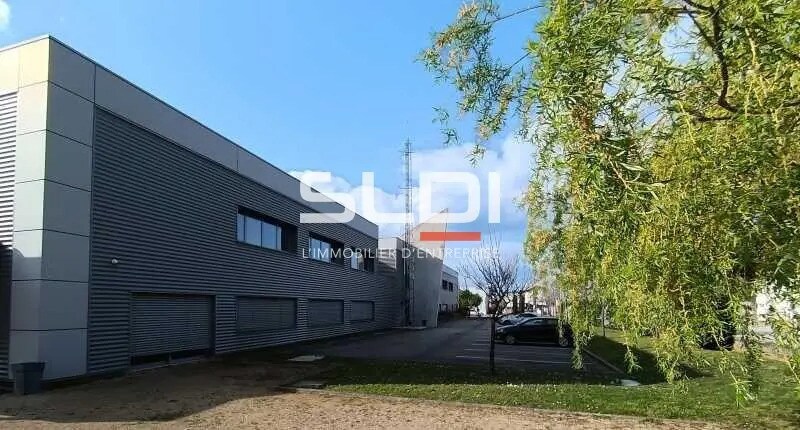 Light Industrial in Décines-Charpieu for sale Building Photo- Image 1 of 19
