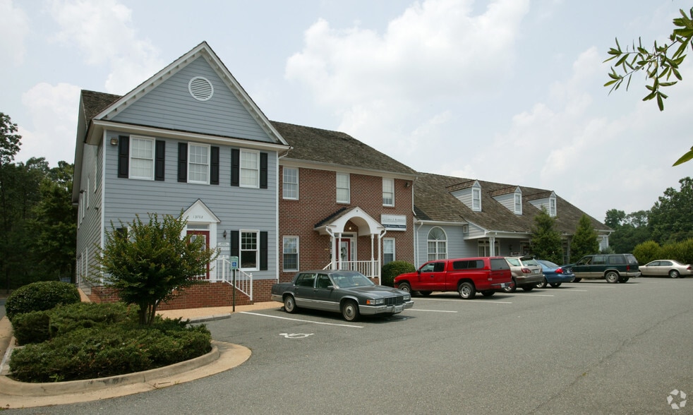 13700-13702 Village Mill Dr, Midlothian, VA for rent - Building Photo - Image 2 of 5