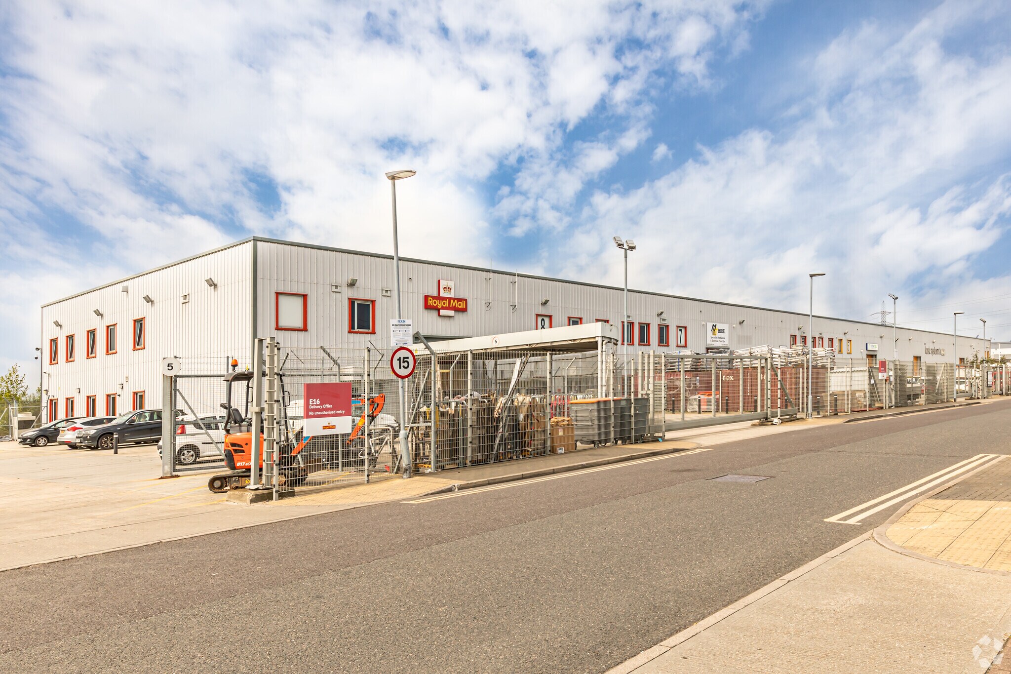 Hornet Way, London for sale Primary Photo- Image 1 of 1