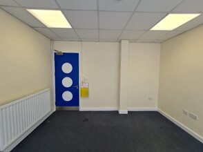 Pond Rd, Ebbw Vale to rent Interior Photo- Image 2 of 2