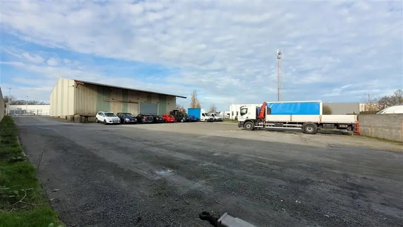 Location Local d'activités 455 m² - Photo 1