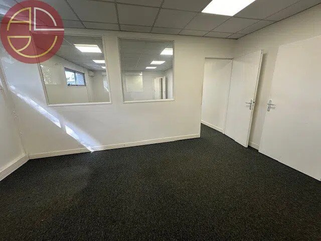 Location Bureaux 150 m² - Photo 1