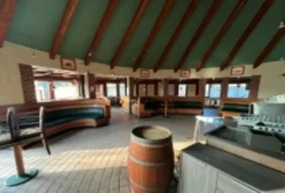 Retail in Écully to rent Interior Photo- Image 1 of 5