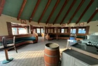 Retail in Écully to rent Interior Photo- Image 1 of 5