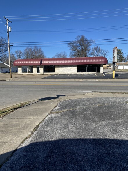 1102 W Main St, Marion, IL for sale - Primary Photo - Image 1 of 1