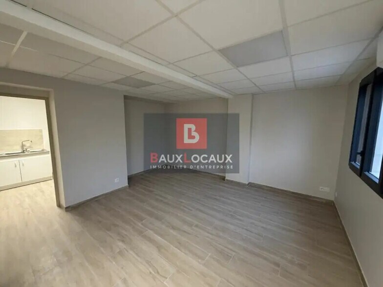 Office in Le Pontet to rent - Building Photo - Image 3 of 6