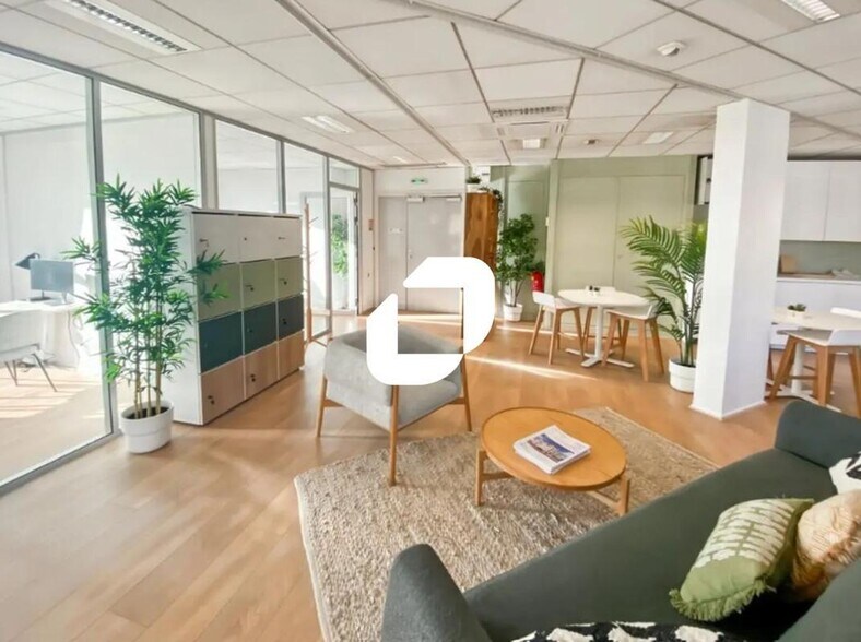 Office in Saint-Maur-des-Fossés to rent - Interior Photo - Image 3 of 3